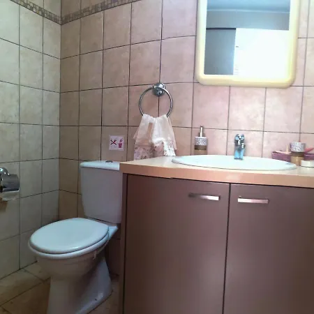 Julia's Townhouse-new Atlantis Court Universal Apartament Pafos